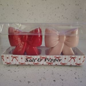 Red and Pink Bow Salt & Pepper Shakers